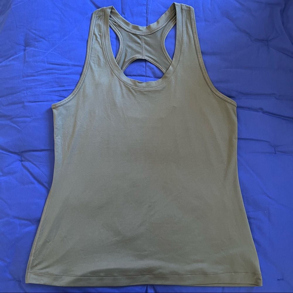 NWOT Athleta Sample Ultimate Train Tank with Cut Out in Size L